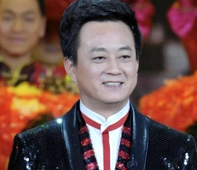 前申花投资人朱骏加盟港甲深水埗 59岁再续球员身份