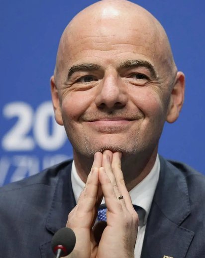 英国光头记者质问是否背叛足球/FIFA，因凡蒂诺回击理发店见147置顶